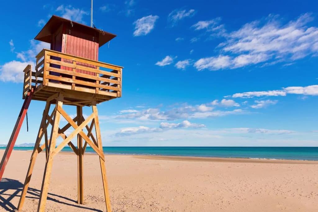 Lujoso De Dos En La Playa De Canet